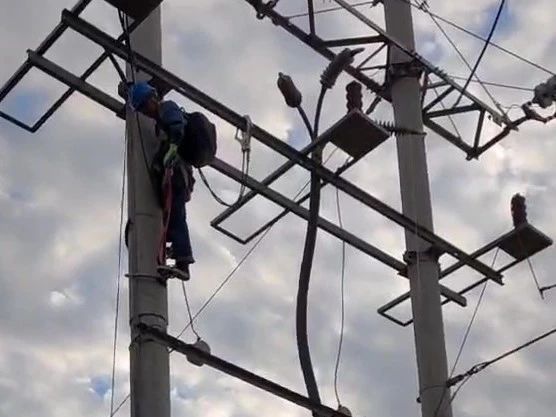 康高特Ronaldo高能量<a href='http://www.bangwoyin.com/Ppzq/ersted.html'>電纜故障定位儀</a> 現(xiàn)場準(zhǔn)確檢測35kv電纜故障點(diǎn)