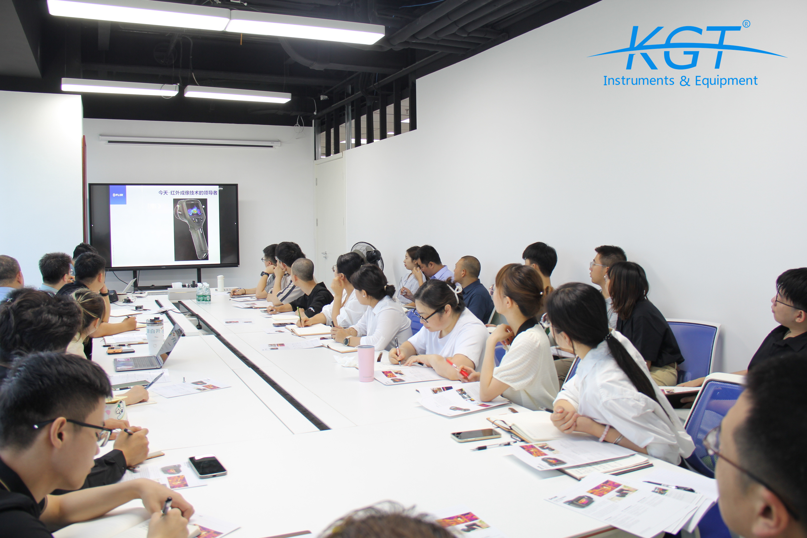 培訓(xùn)FLIR<a href='http://www.bangwoyin.com/hongwairexiangyi.html'>熱像儀</a>1