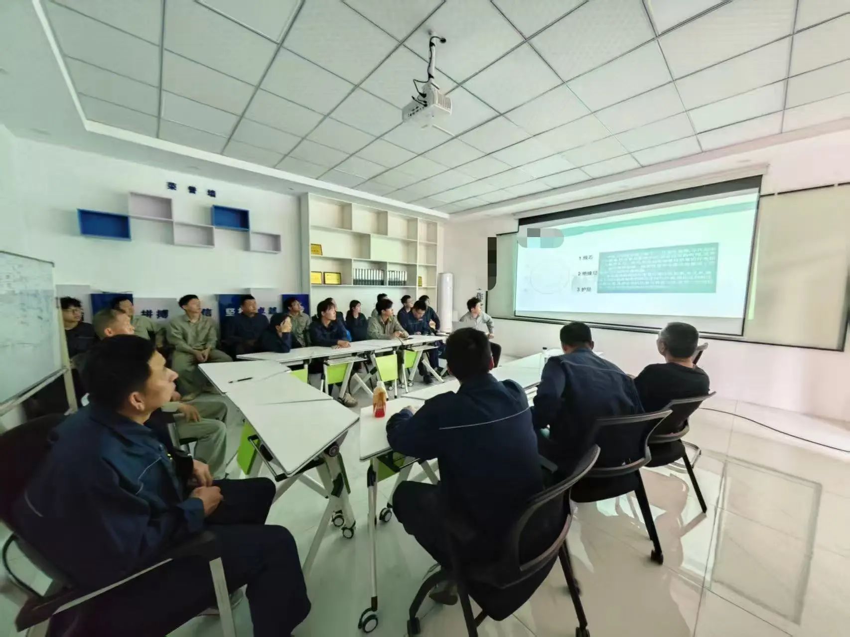 <a href='http://www.bangwoyin.com/Ppzq/ersted.html'>電纜故障定位儀</a>檢測培訓